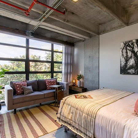 Factory Lofts Hotel Medellin Bagian luar foto