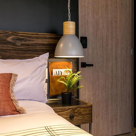 Factory Lofts Hotel Medellin Bagian luar foto