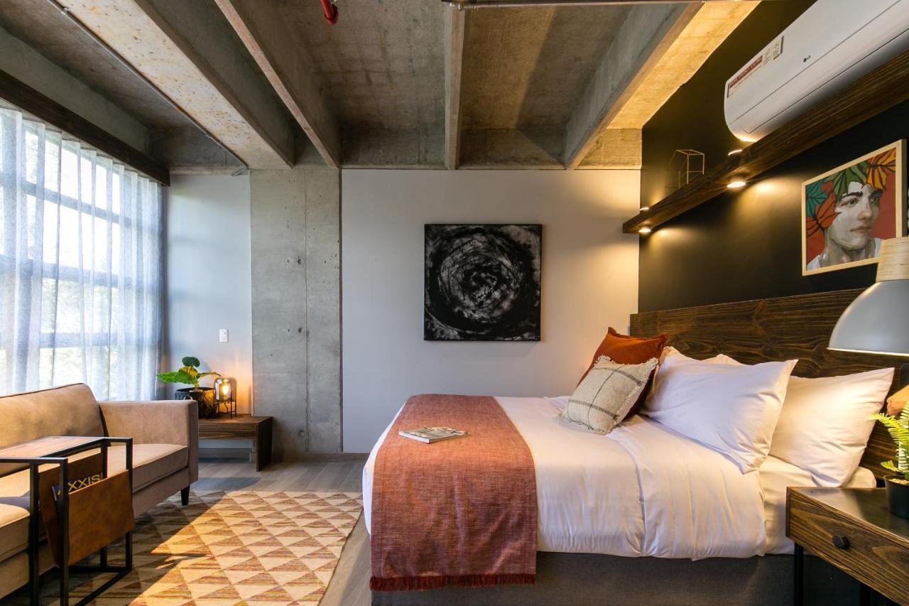 Factory Lofts Hotel Medellin Bagian luar foto
