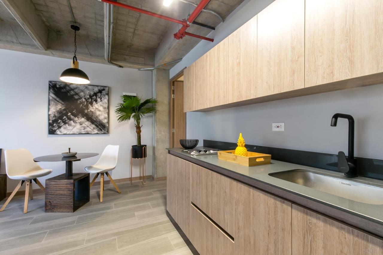 Factory Lofts Hotel Medellin Bagian luar foto