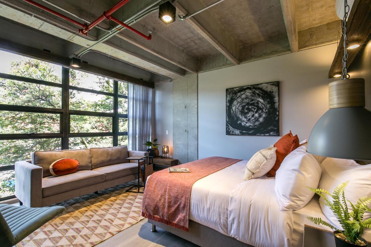 Factory Lofts Hotel Medellin Bagian luar foto