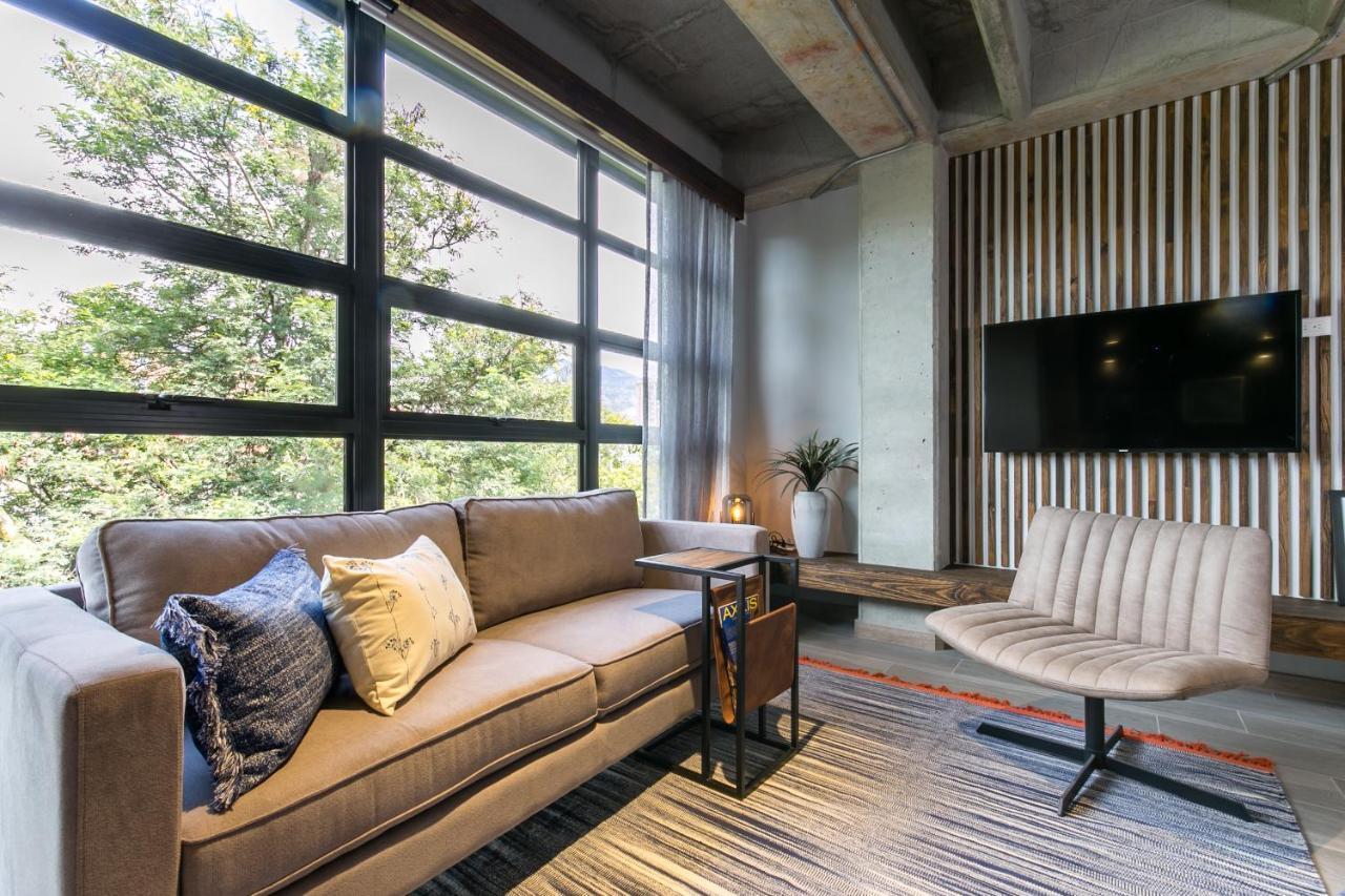 Factory Lofts Hotel Medellin Bagian luar foto