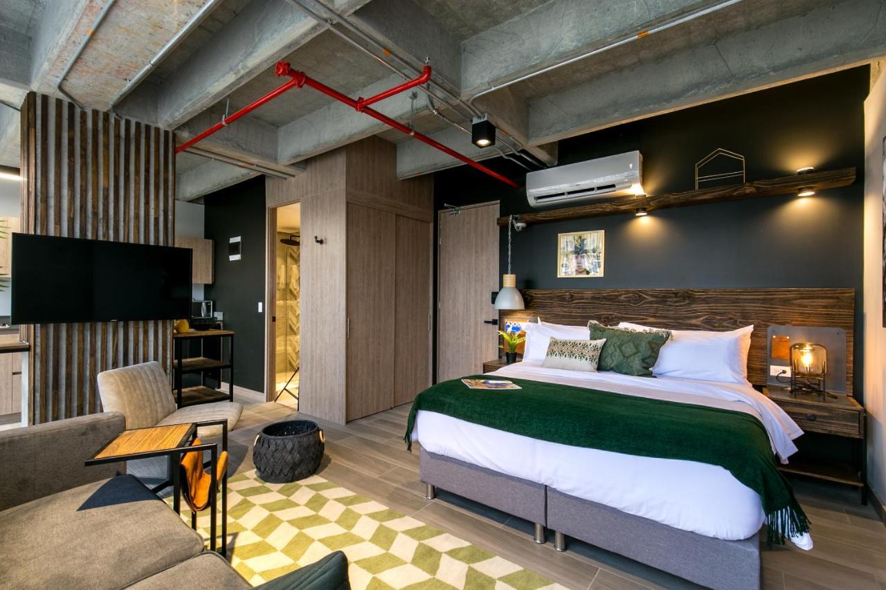 Factory Lofts Hotel Medellin Bagian luar foto