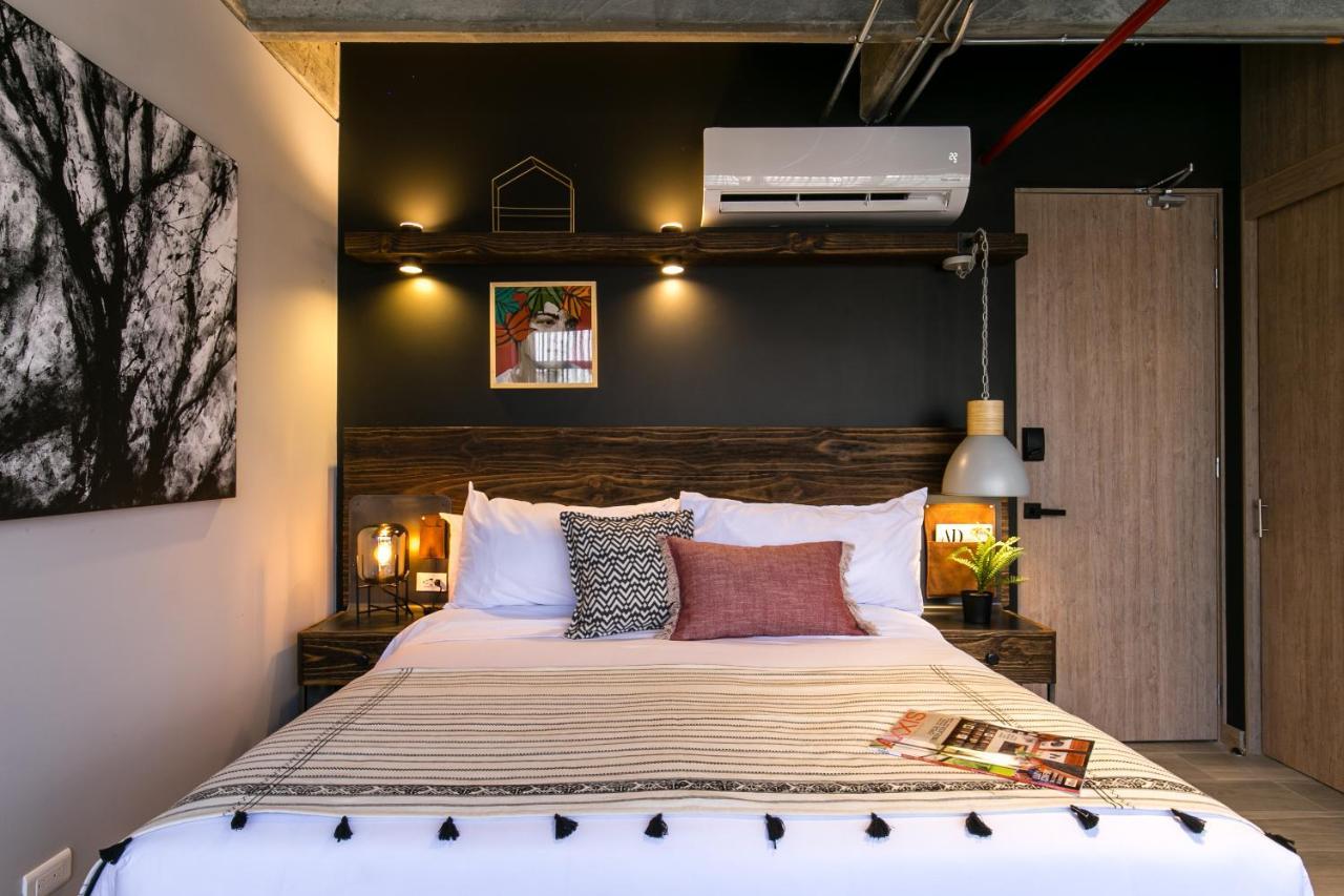 Factory Lofts Hotel Medellin Bagian luar foto