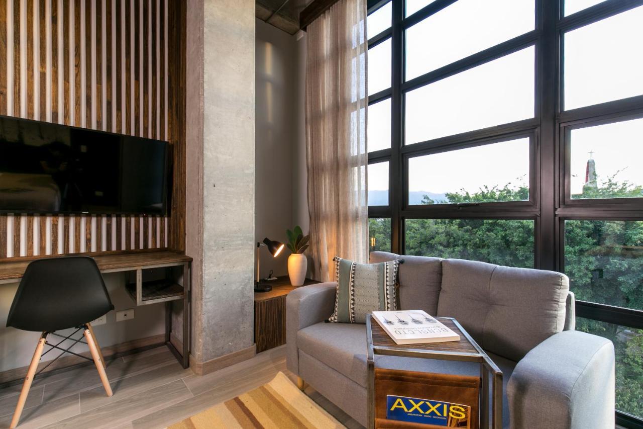 Factory Lofts Hotel Medellin Bagian luar foto