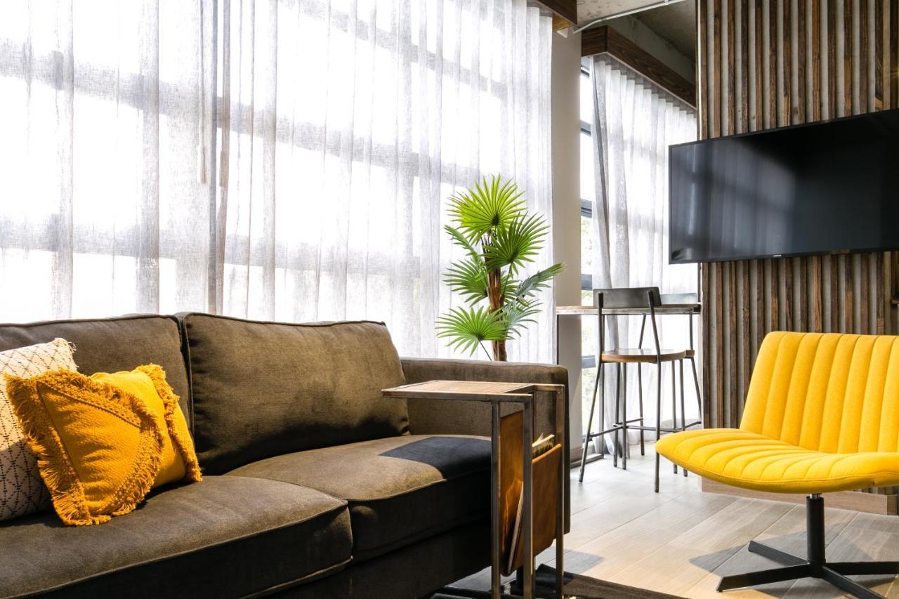 Factory Lofts Hotel Medellin Bagian luar foto