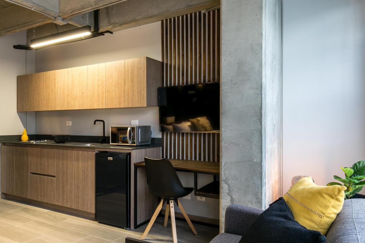 Factory Lofts Hotel Medellin Bagian luar foto