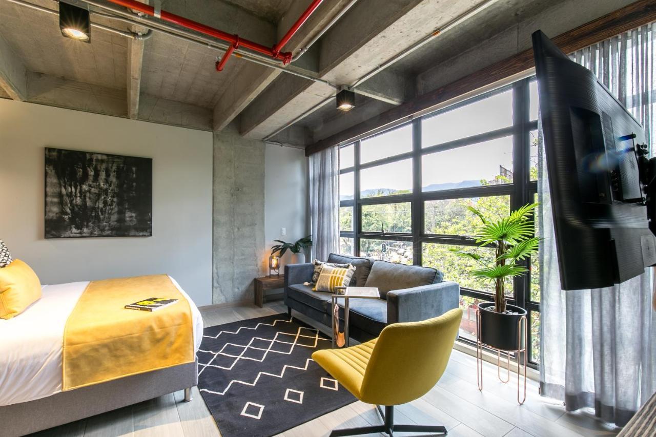 Factory Lofts Hotel Medellin Bagian luar foto