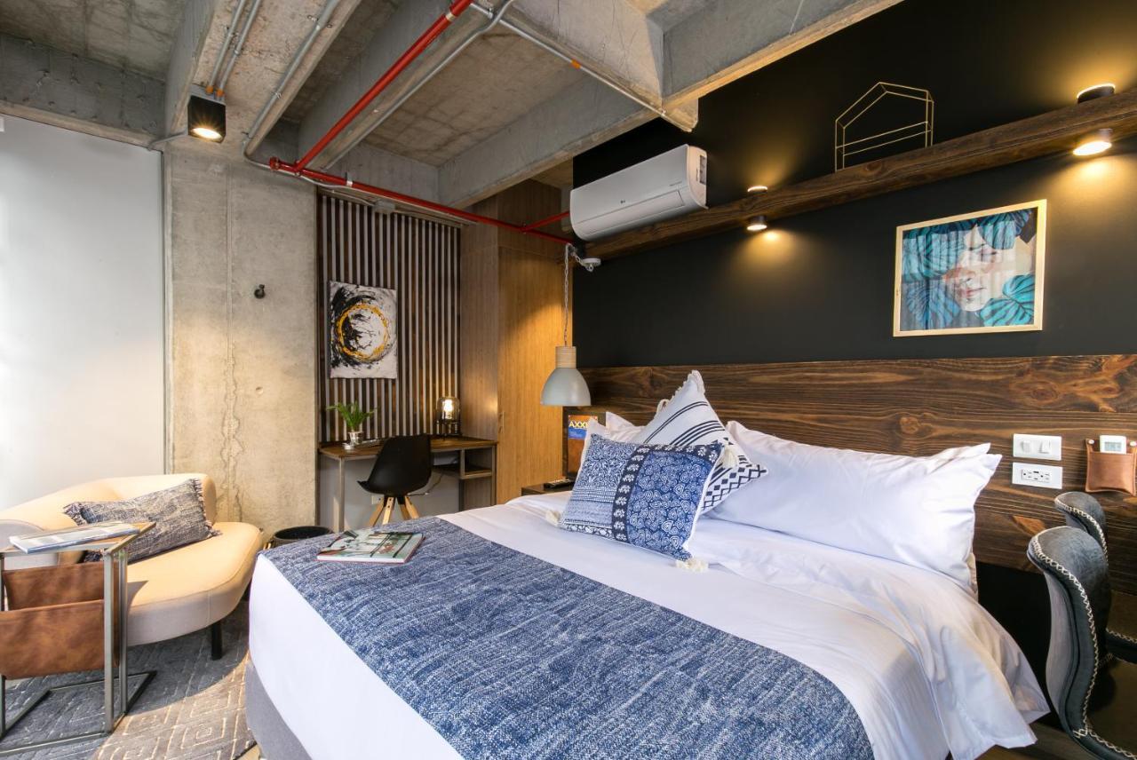 Factory Lofts Hotel Medellin Bagian luar foto